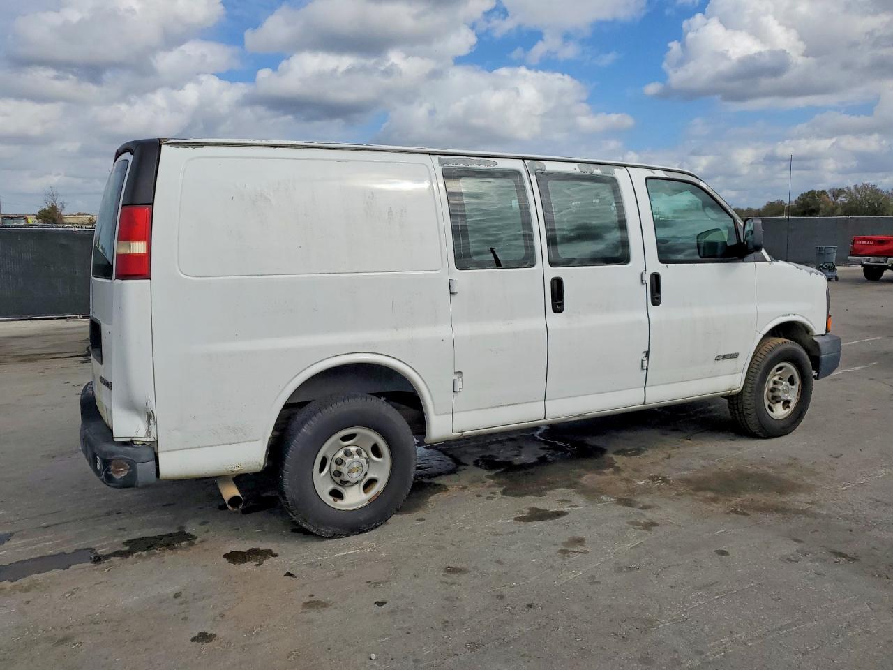 2005 Chev Express Cargo 3500 1