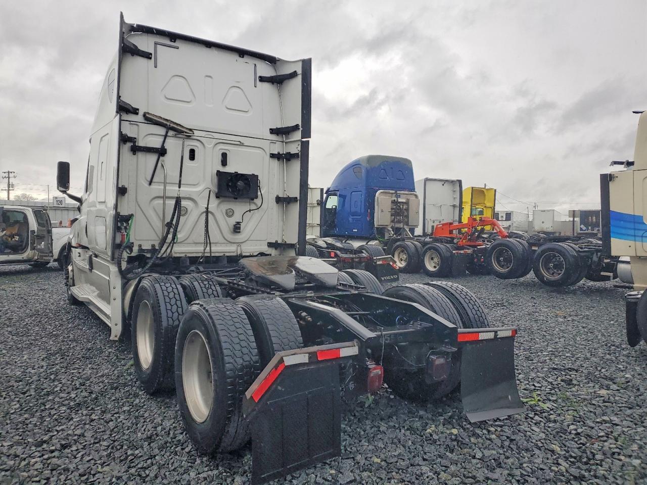 2019 Freigliner 2019 Freightliner Cascadia 126 Semi Truck