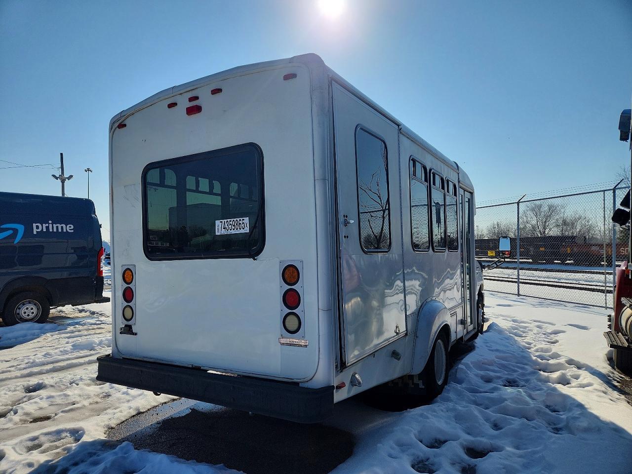 2009 Ford Econoline E350 Super Duty Cutaway Van