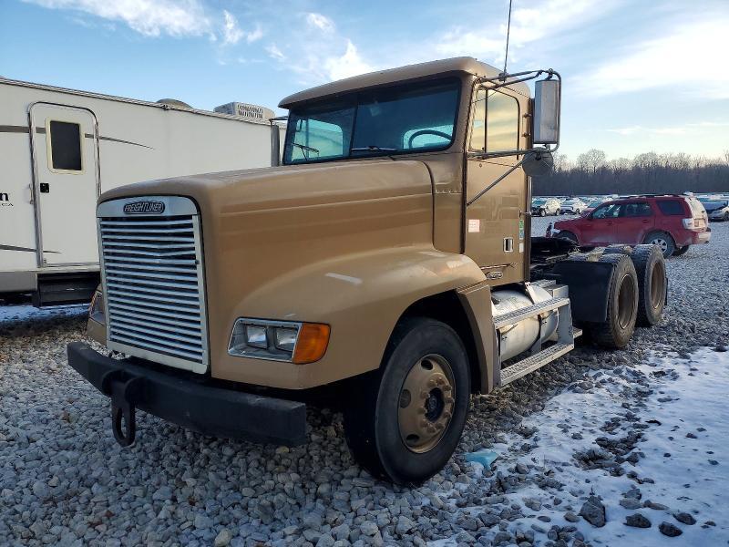 2000 Freigliner 2000 Freightliner FLD120 Semi Truck