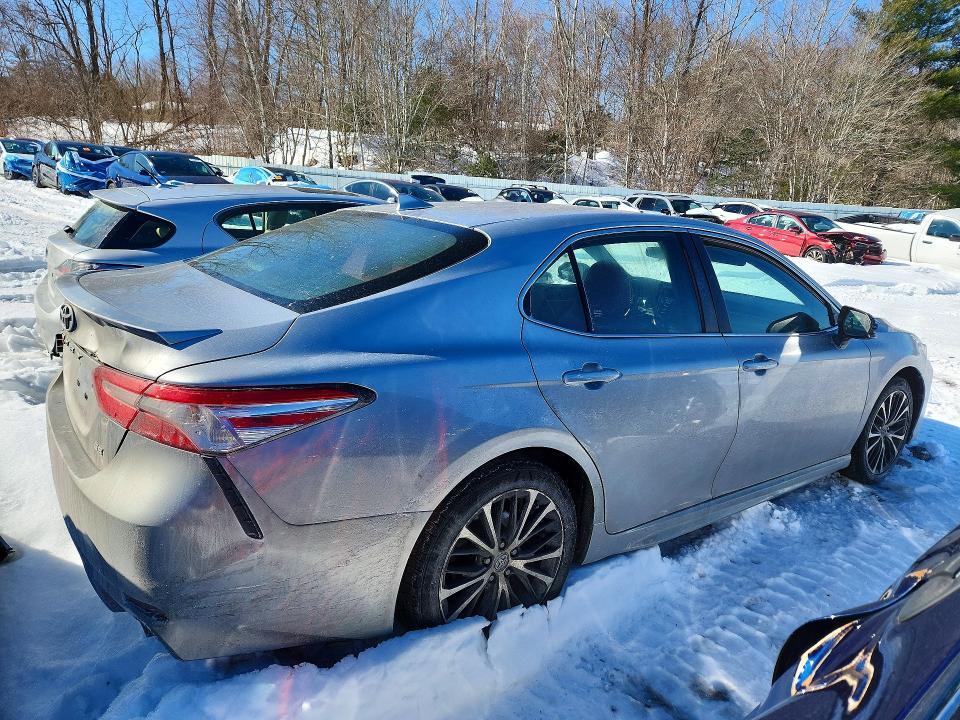 2020 Toyota Camry se