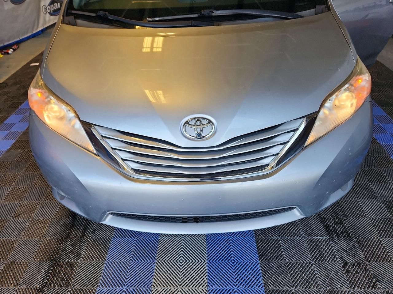 2017 Toyota Sienna le