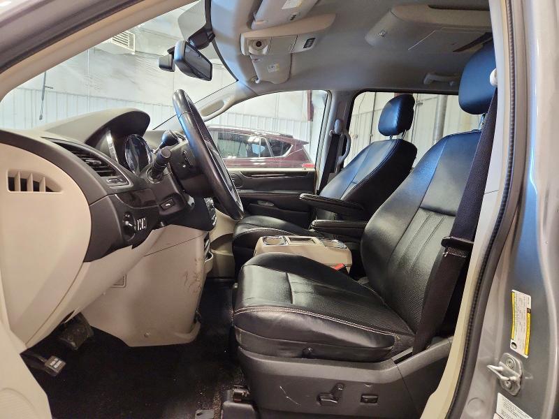 2013 Chrysler Town & Country Touring l