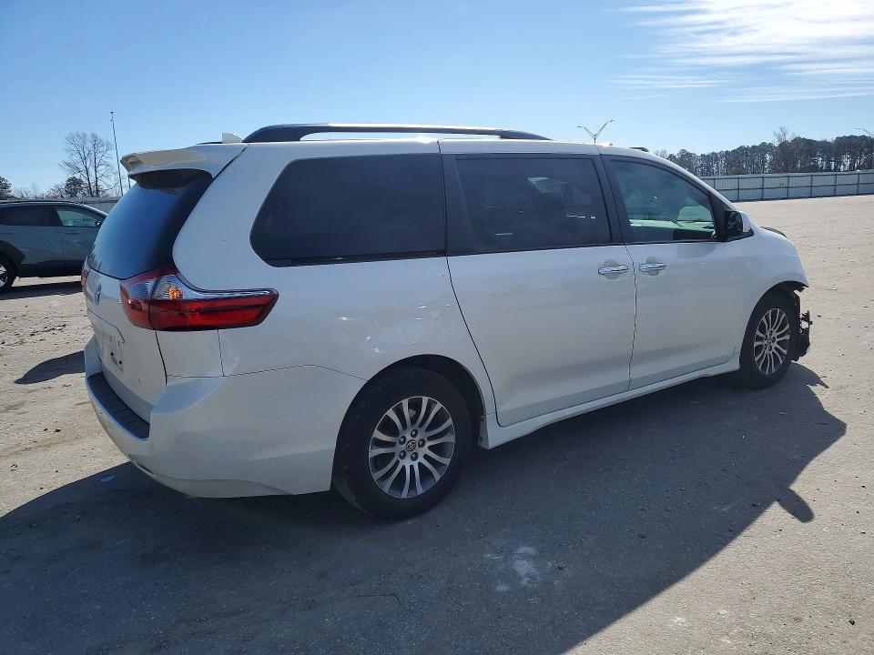2020 Toyota Sienna xle 8-passenger