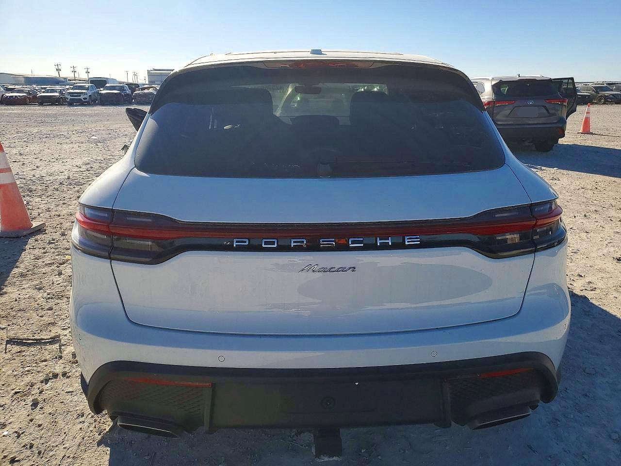 2025 Porsche Macan Base