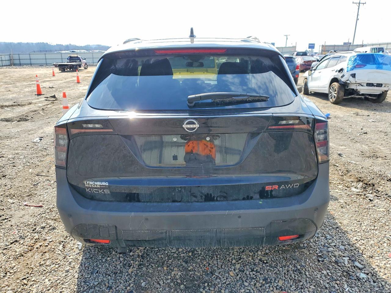 2025 Nissan Kicks sr