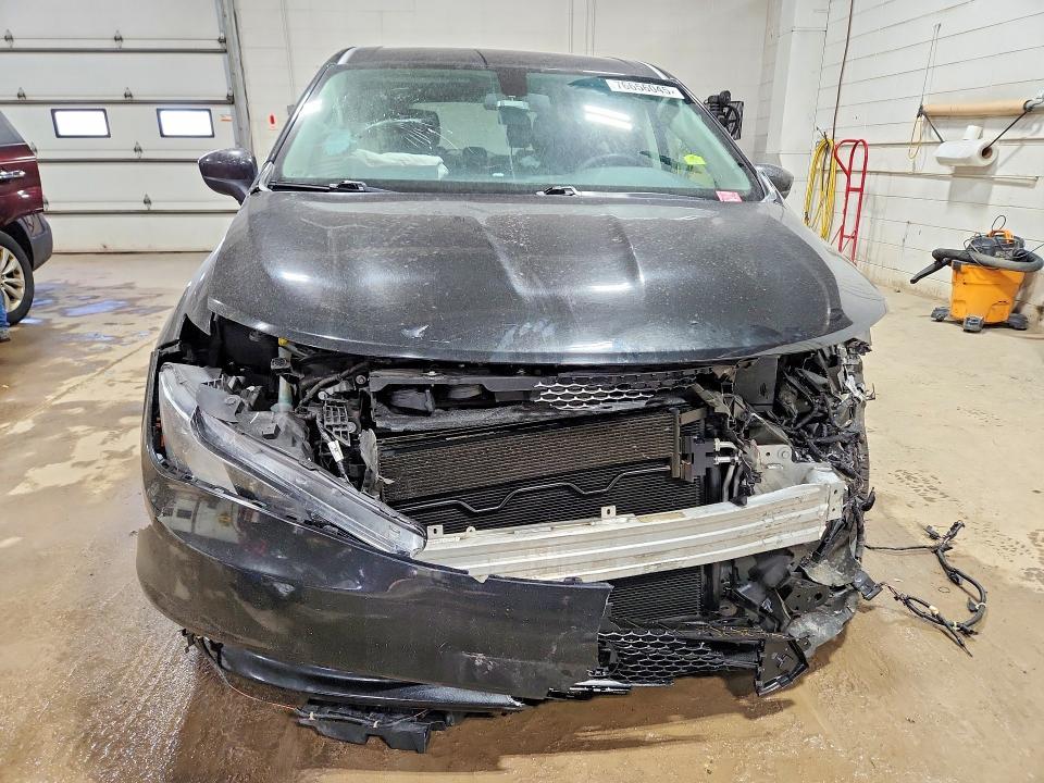 2022 Chrysler Voyager lx