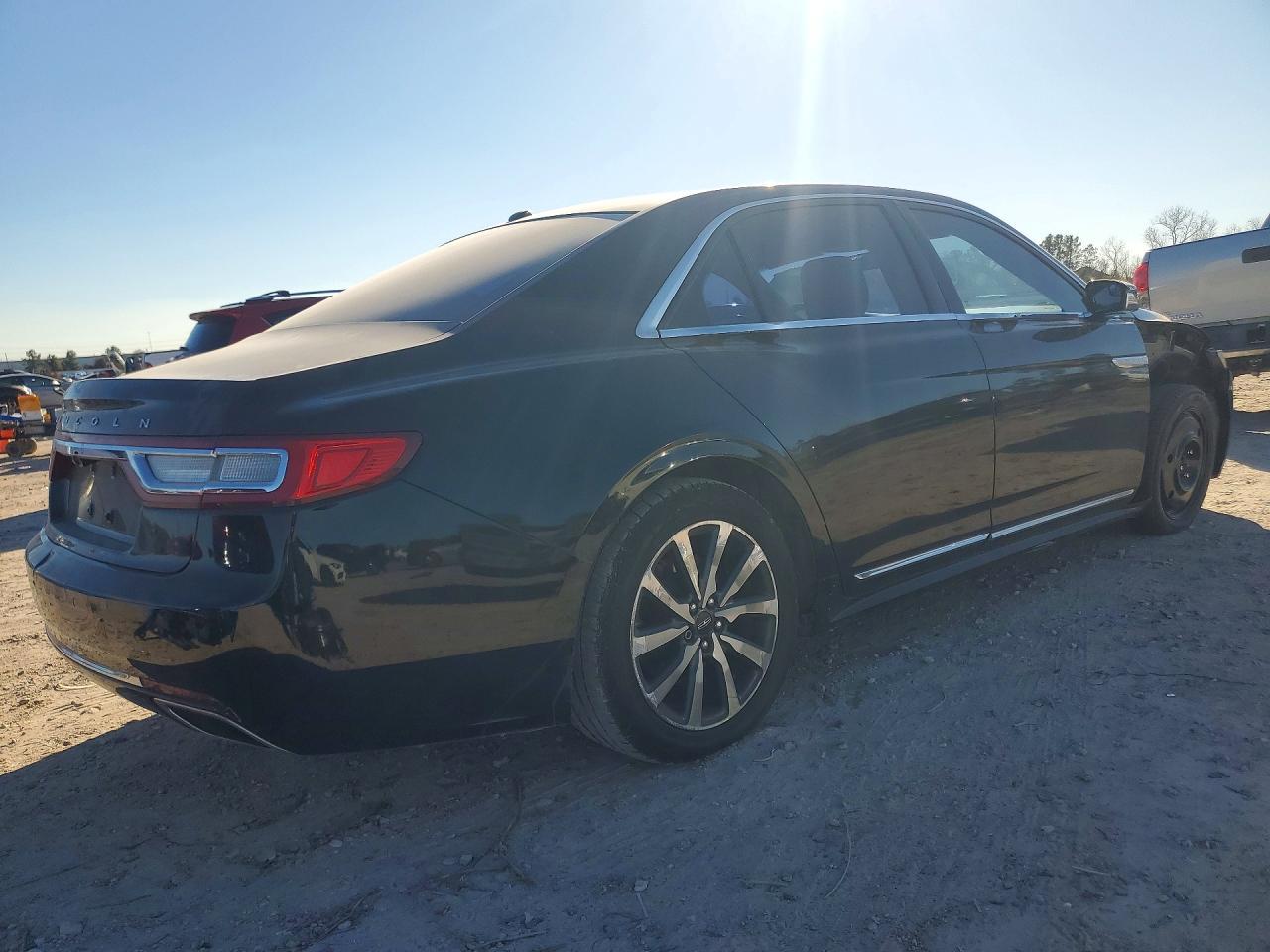 2017 Lincoln Continental Premiere