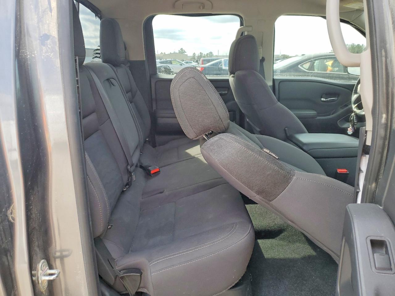 2022 Nissan Frontier s