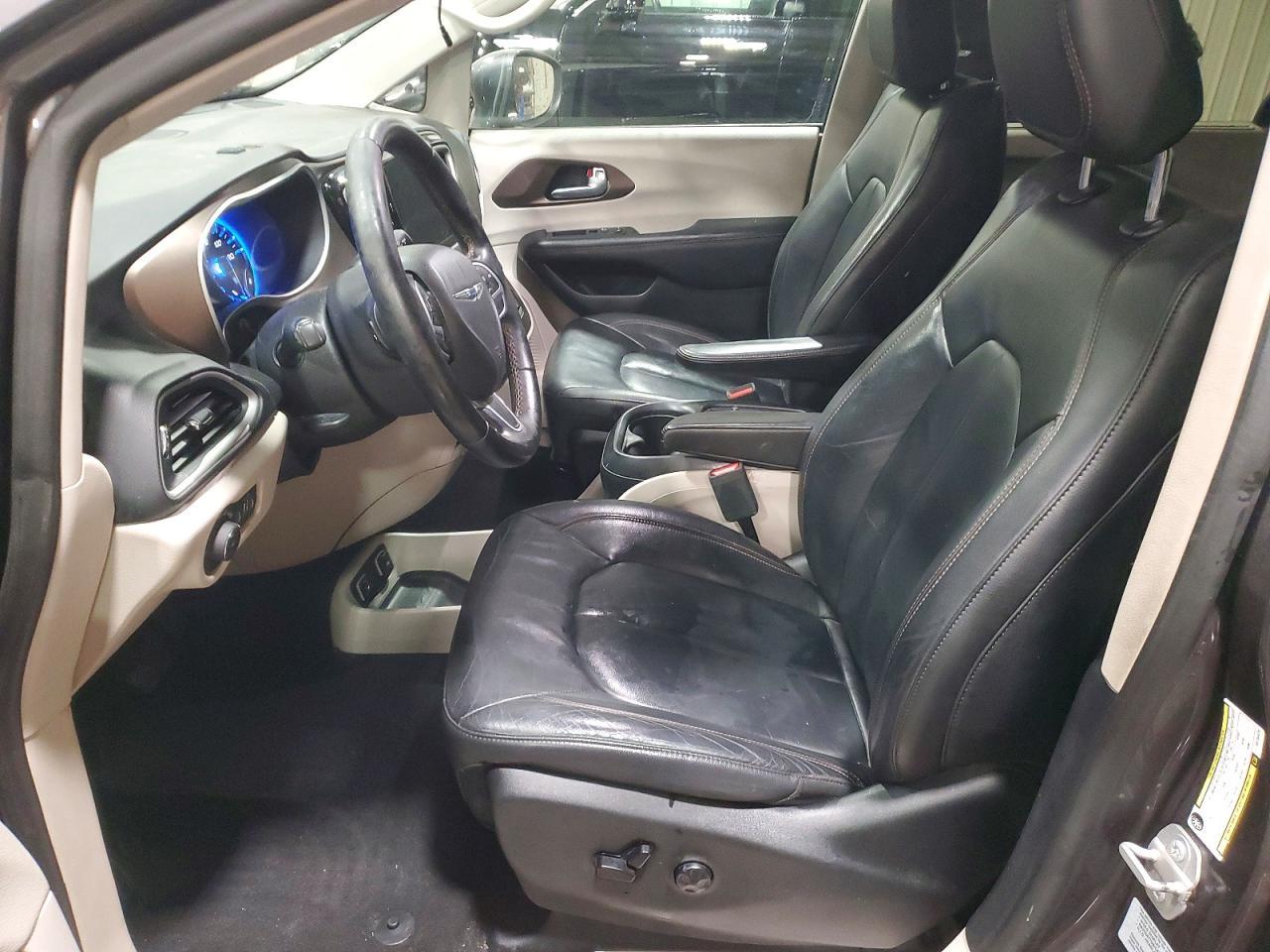 2017 Chrysler Pacifica Touring l