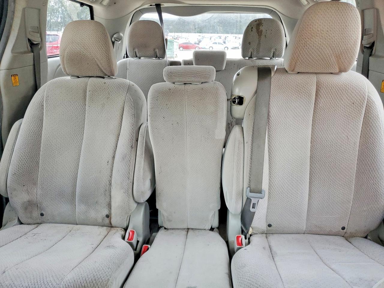 2013 Toyota Sienna le