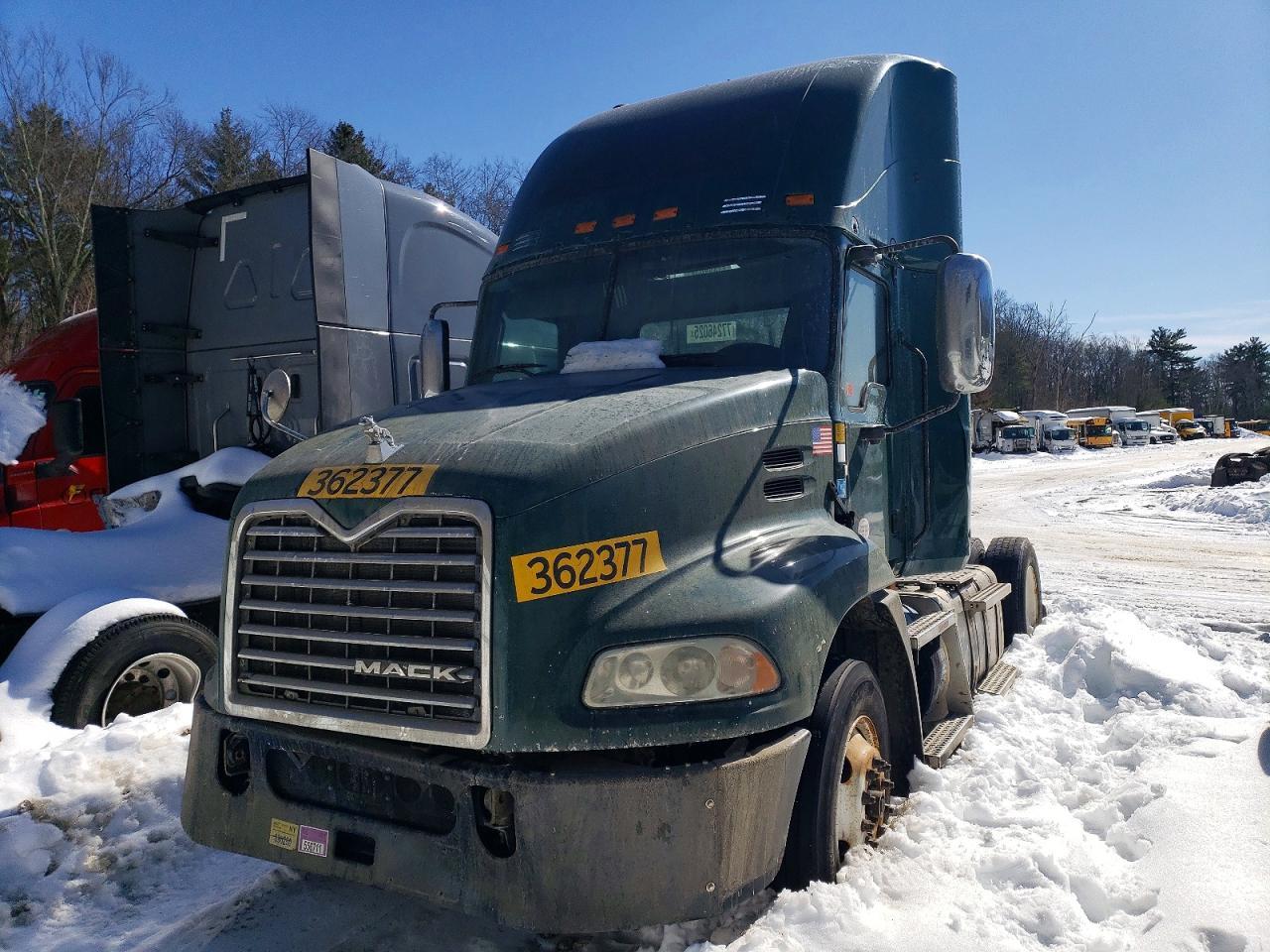 2017 Mack CXU613 Semi Truck