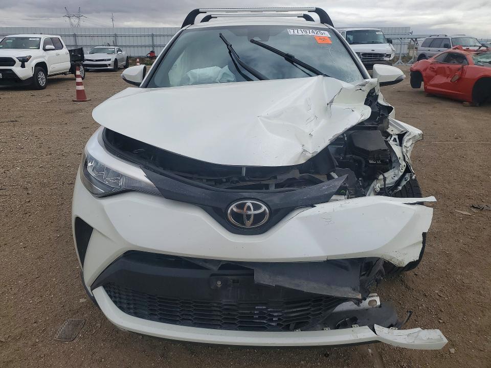 2021 Toyota C-hr xle