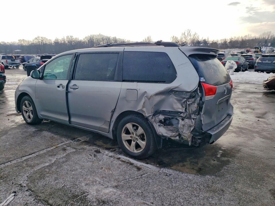 2013 Toyota Sienna le