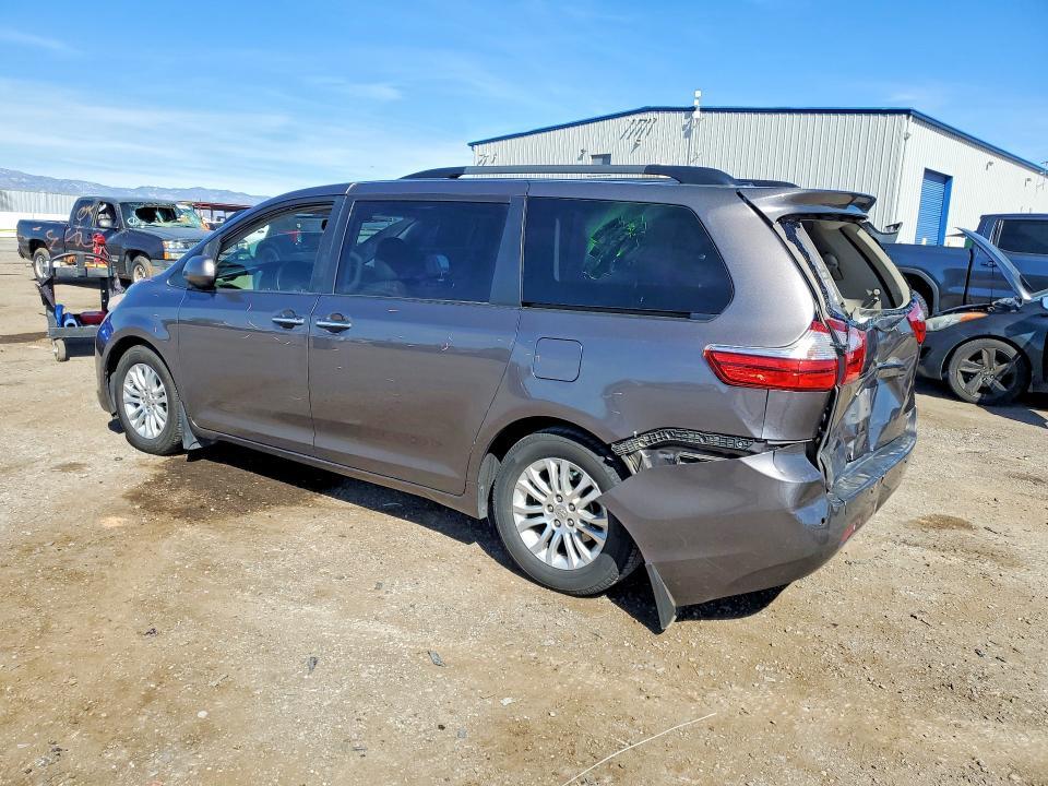 2015 Toyota Sienna xle 8-passenger