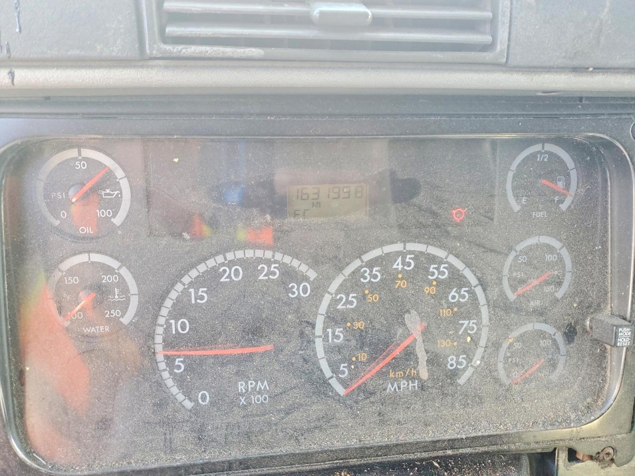 2010 Freightliner Columbia 120 Semi Truck
