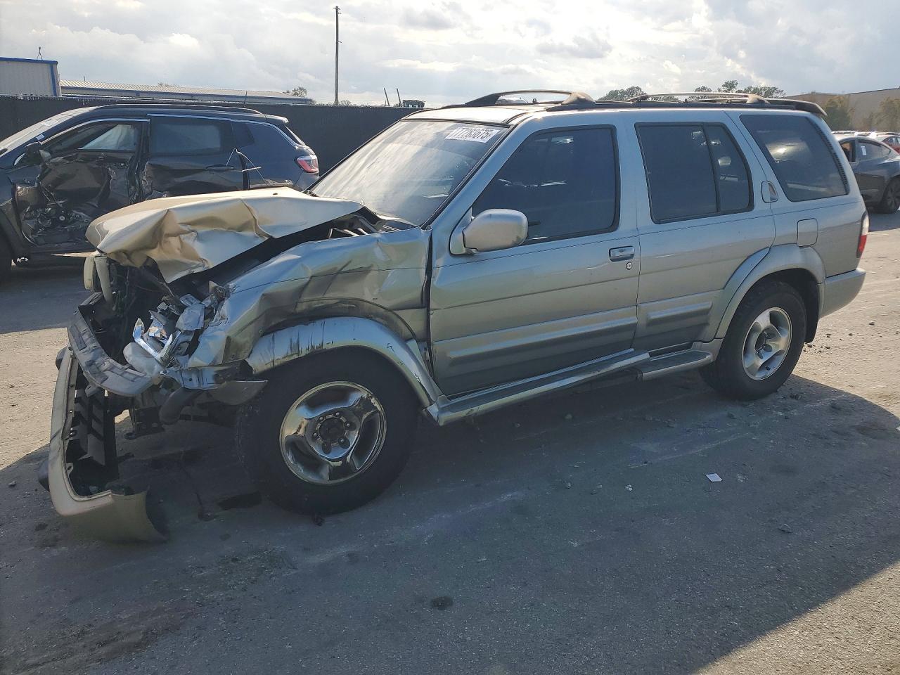 2000 Infiniti QX4