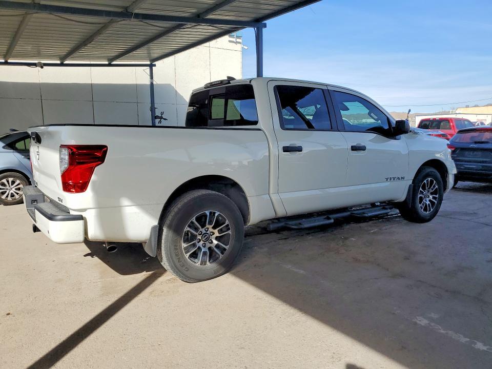 2023 Nissan Titan sv