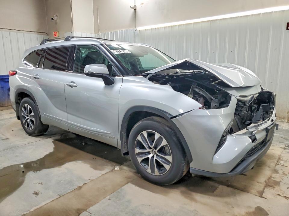 2022 Toyota Highlander Hybrid xle