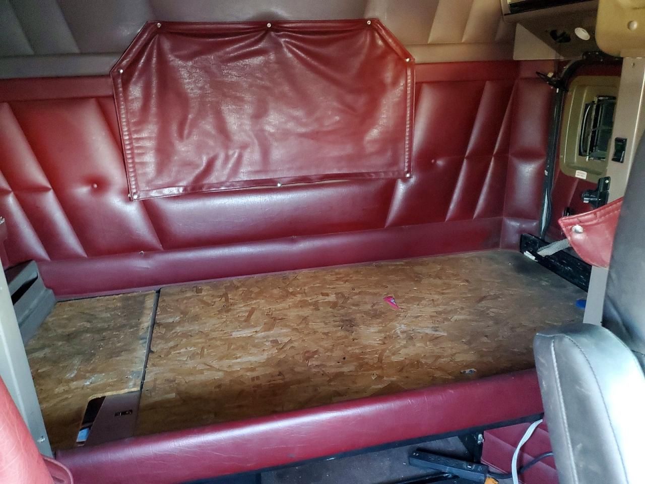 2000 Peterbilt 379 Semi Truck