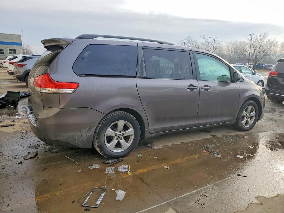 2011 Toyota Sienna le