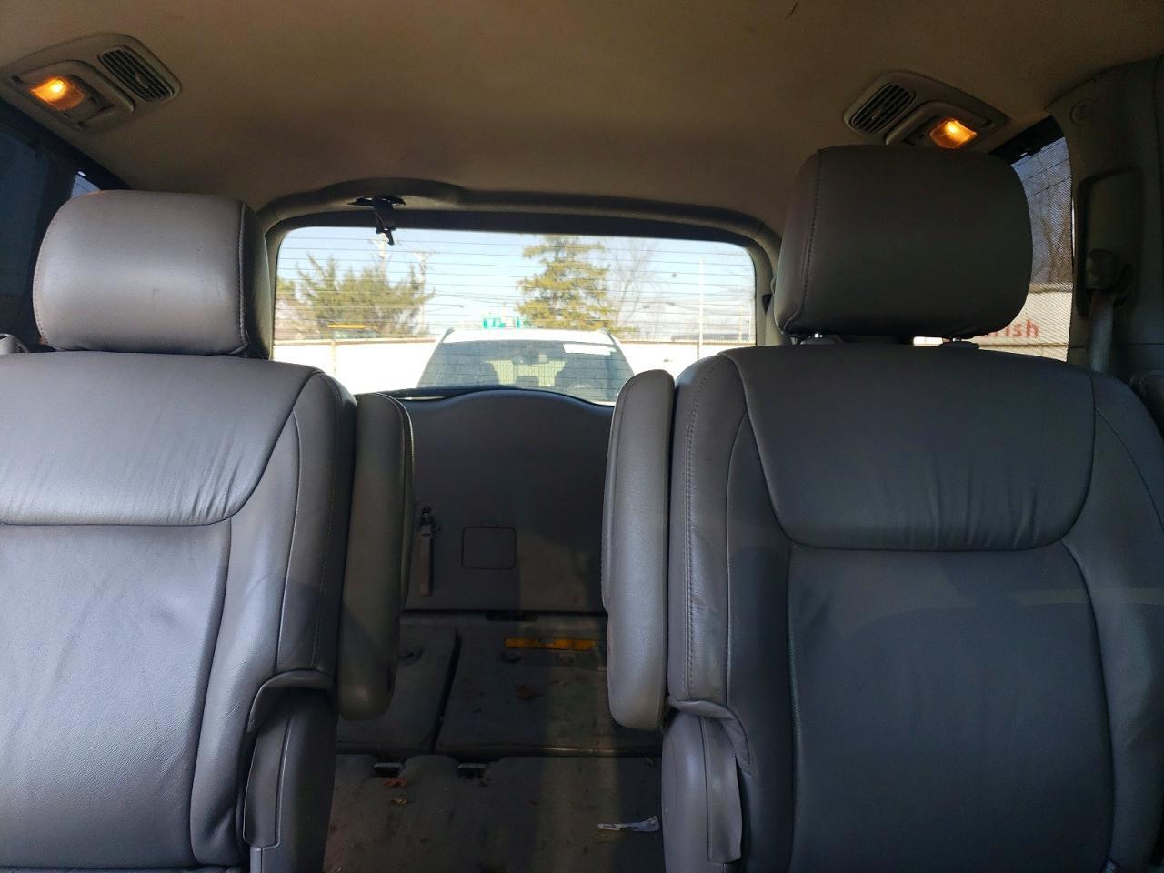 2004 Toyota Sienna xle 7 Passenger