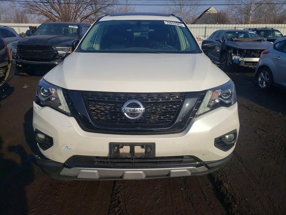 2020 Nissan Pathfinder sl