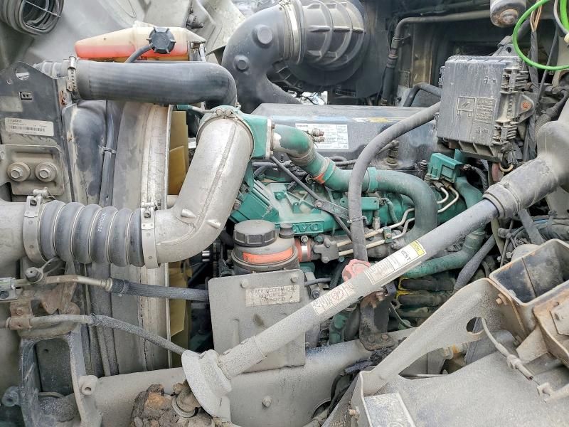 2011 Volvo Vnm Semi Truck