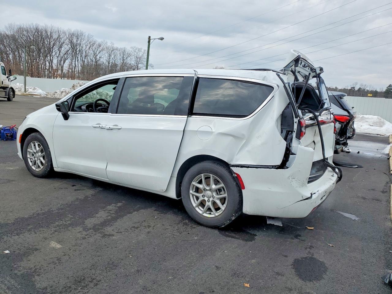 2026 Chrysler Pacifica Select