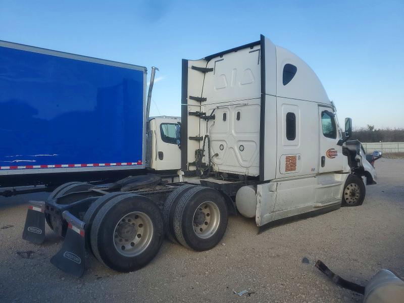 2020 Freigliner Cascadia 126