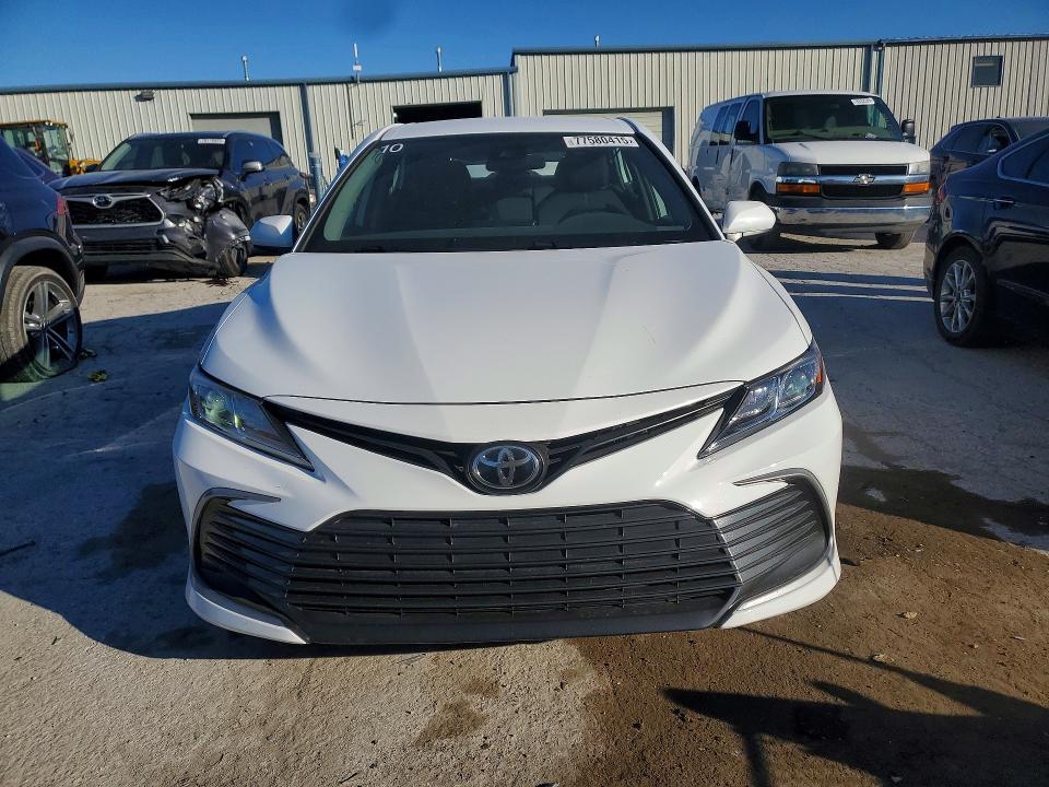 2021 Toyota Camry le