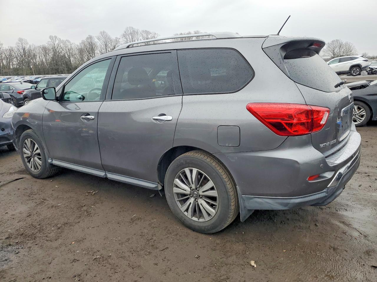 2017 Nissan Pathfinder sv
