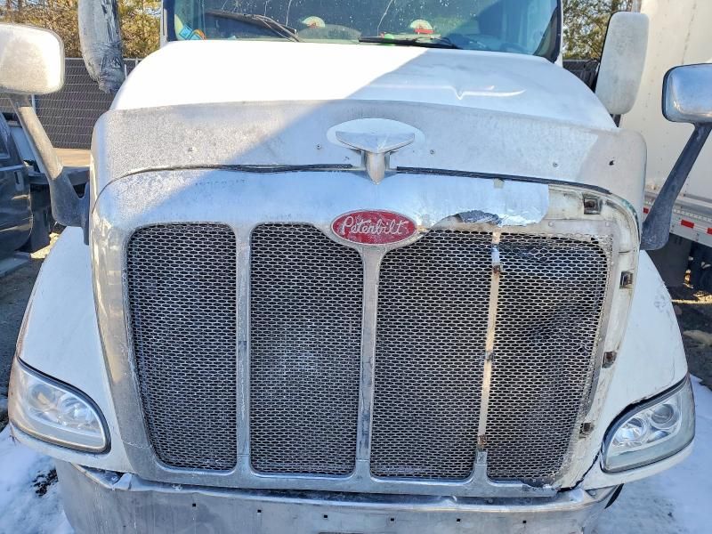 2008 Peterbilt 387 Semi Truck