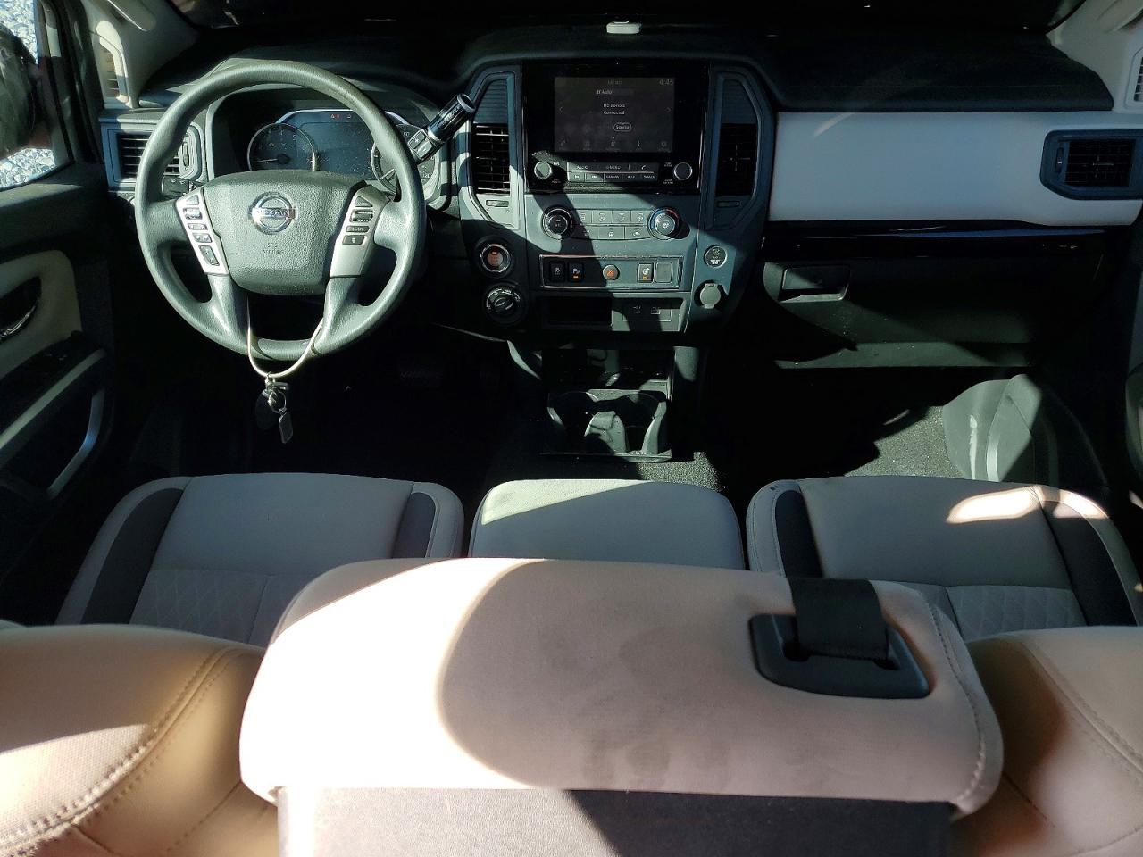 2022 Nissan Titan SV