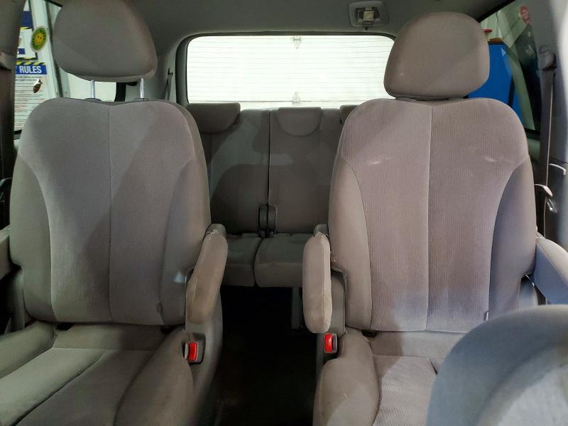 2012 KIA Sedona lx