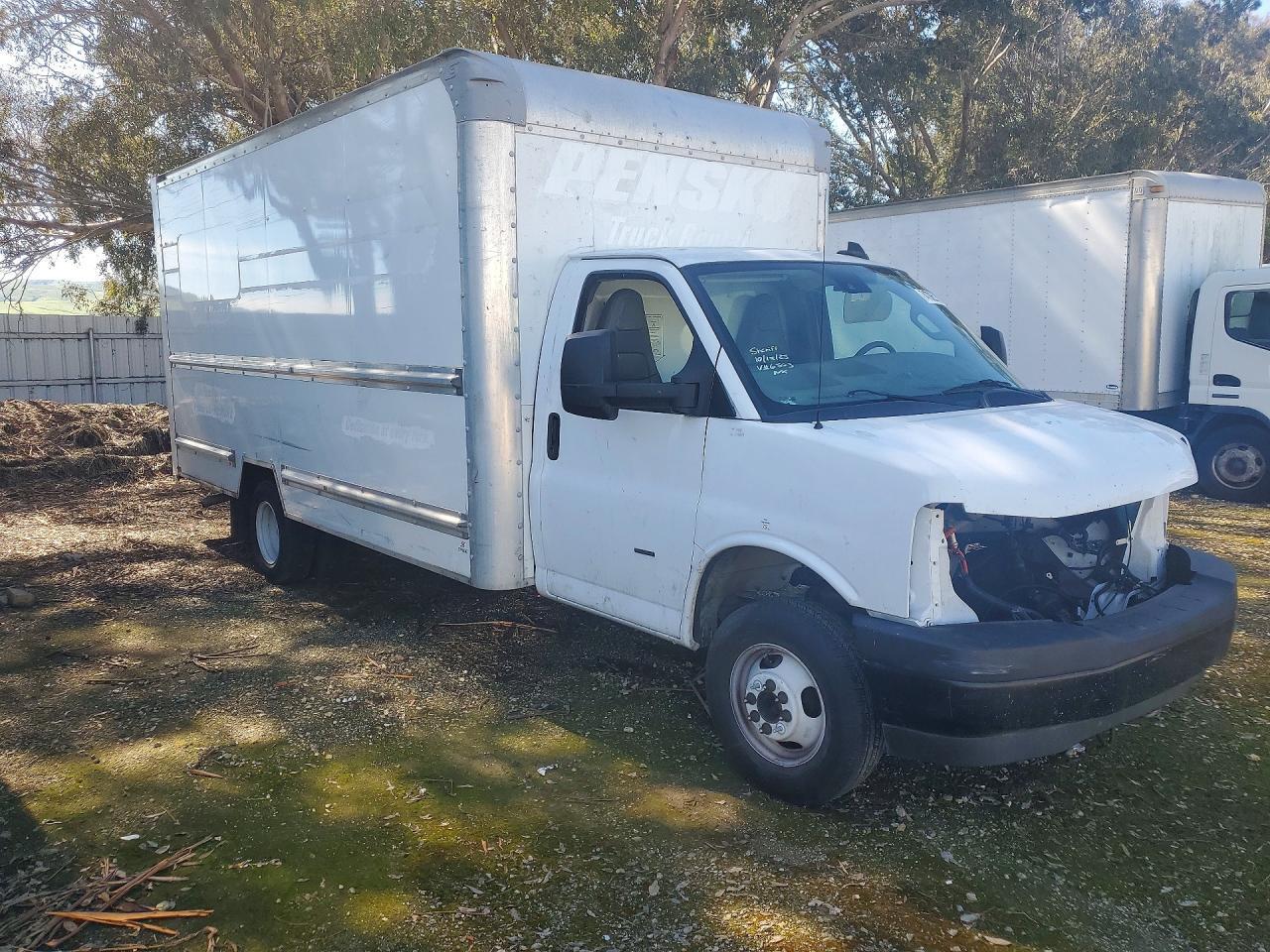 2022 GMC Savana BOX Truck