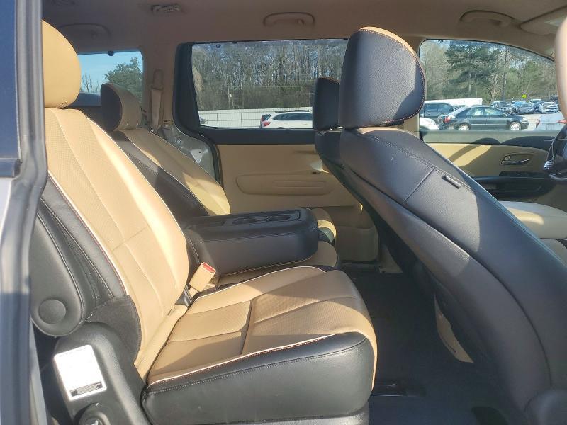 2017 KIA Sedona lx
