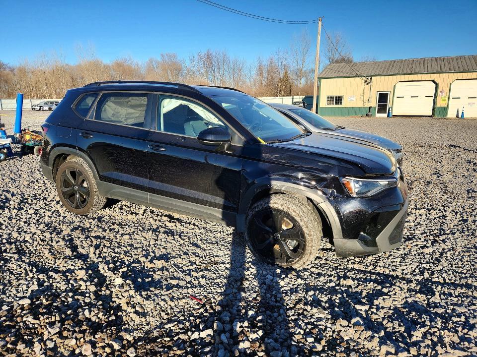 2025 Volkswagen Taos se Black