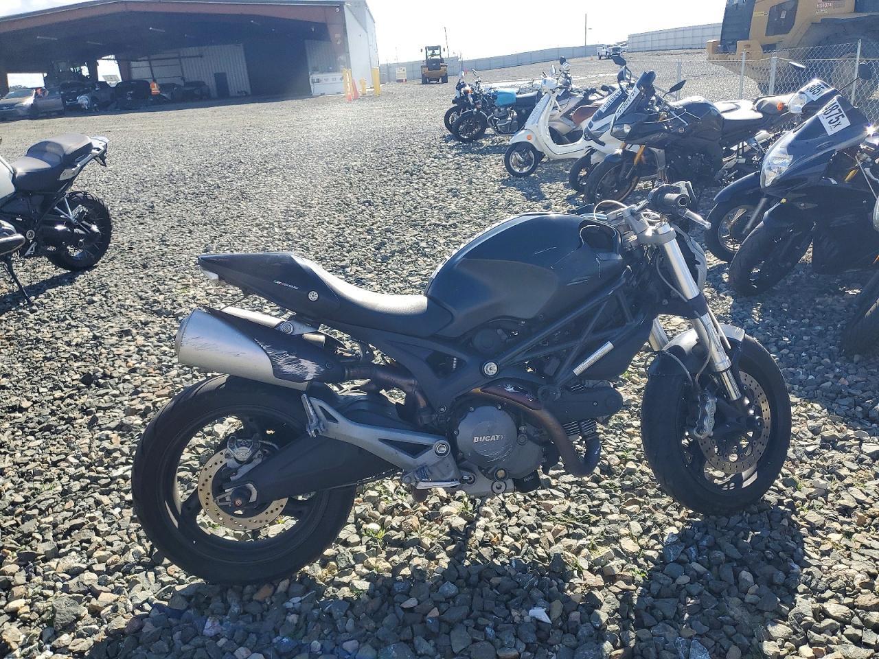 2011 Ducati Monster 696
