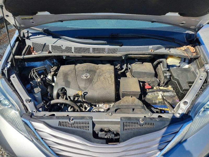 2017 Toyota Sienna xle 8-passenger
