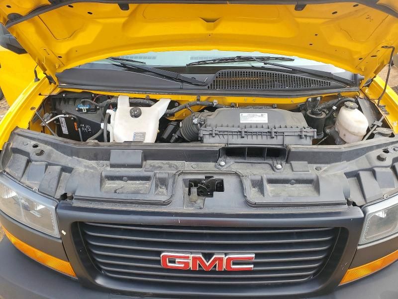 2023 GMC Savana box Truck