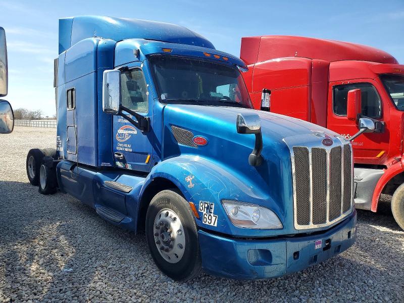 2016 Peterbilt Tractor 579-Semi Truck