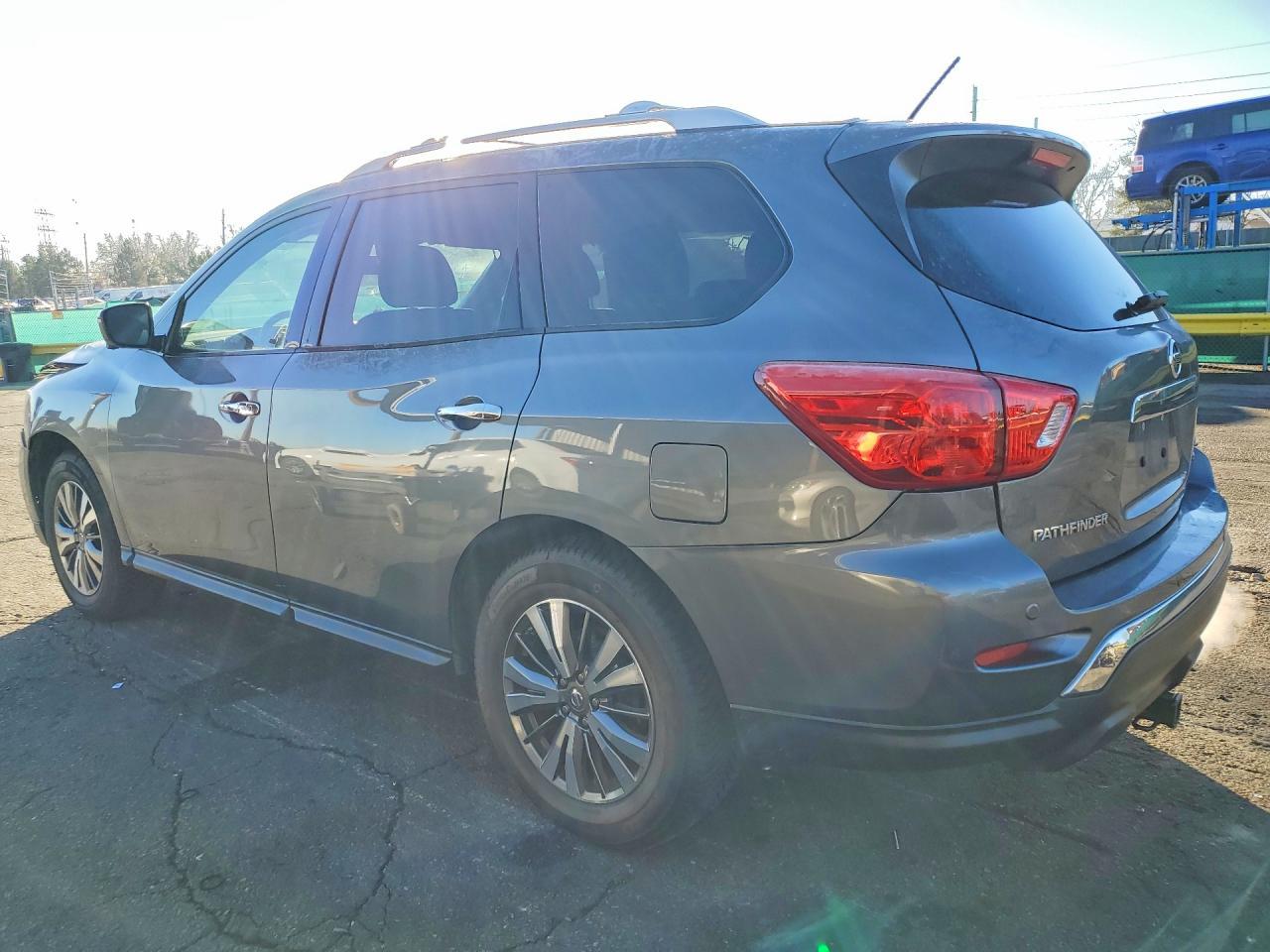 2018 Nissan Pathfinder s