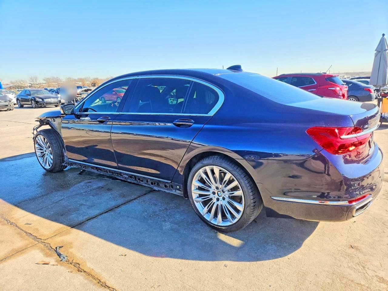 2016 BMW 750 xi