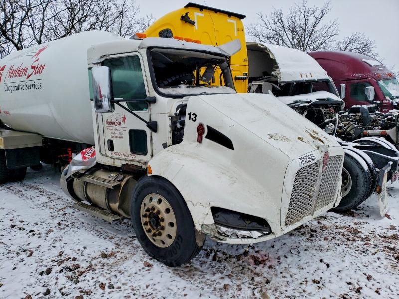 2013 Kenworth Construction T370