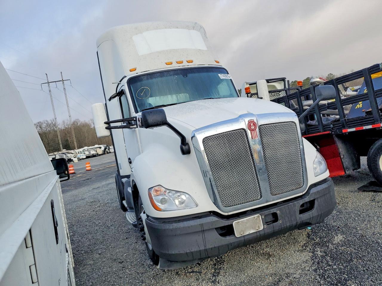 2019 Kenworth T680 Semi Truck