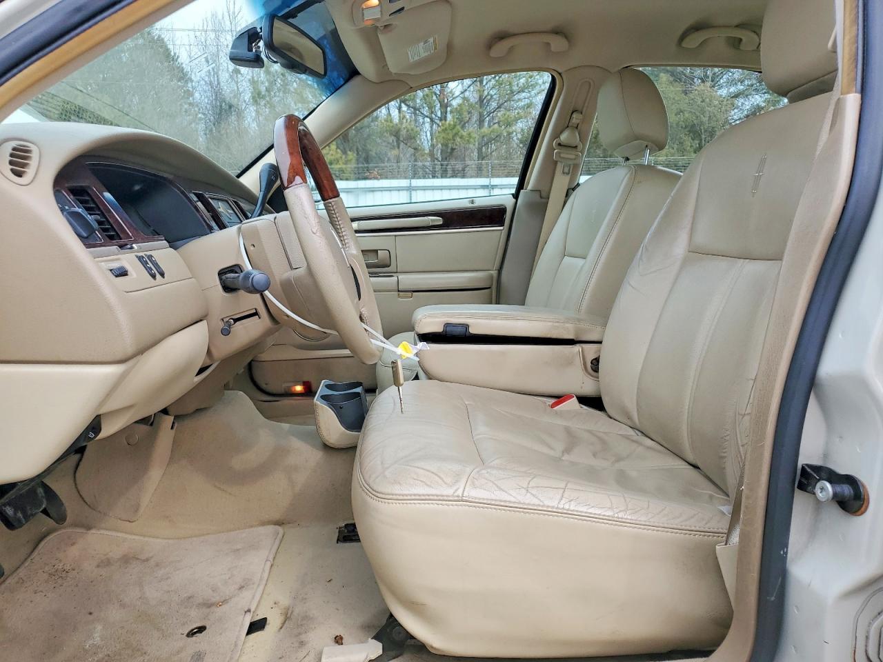 2006 Lincoln Town car Signature Limited