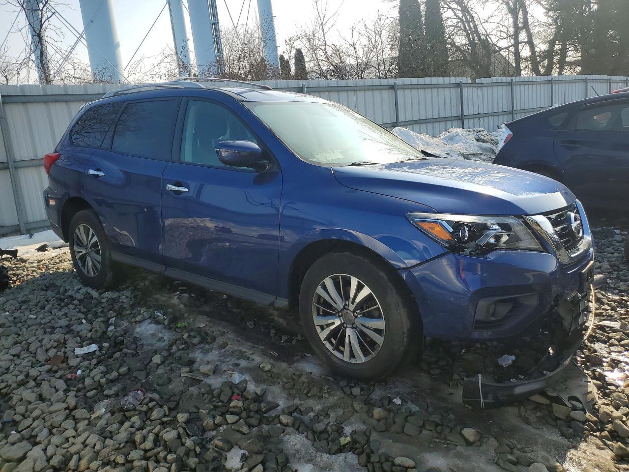2020 Nissan Pathfinder sv