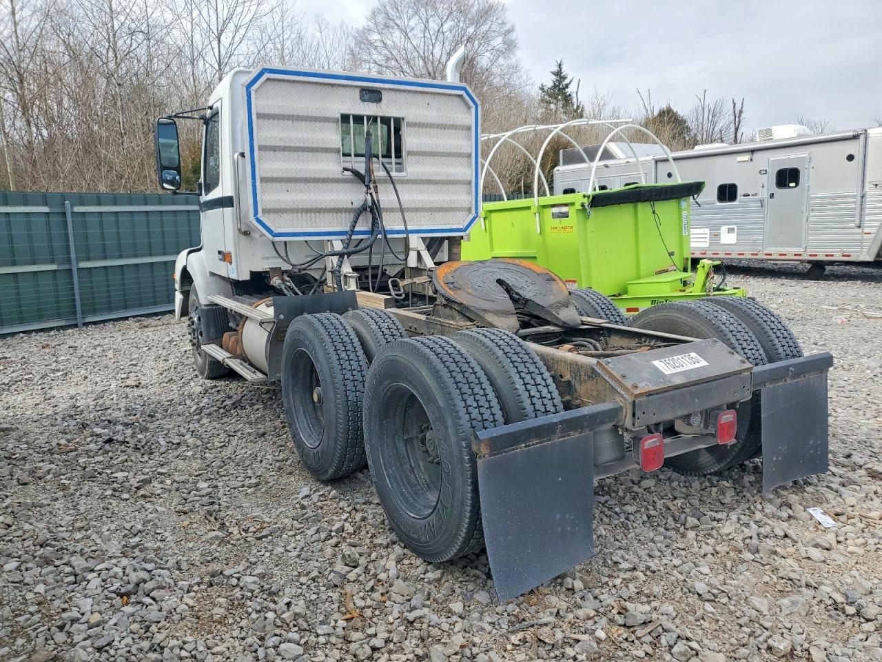 1999 Volvo VN Semi Truck