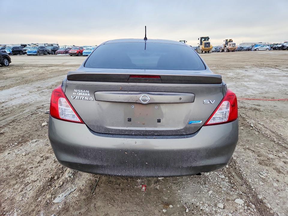 2013 Nissan Versa 1.6 s